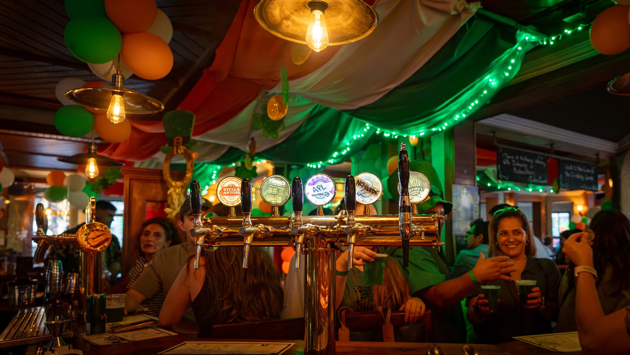 Pintas de cerveza artesanal Flannery's
